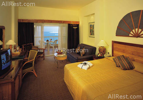 Oasis Beach Hotel 2